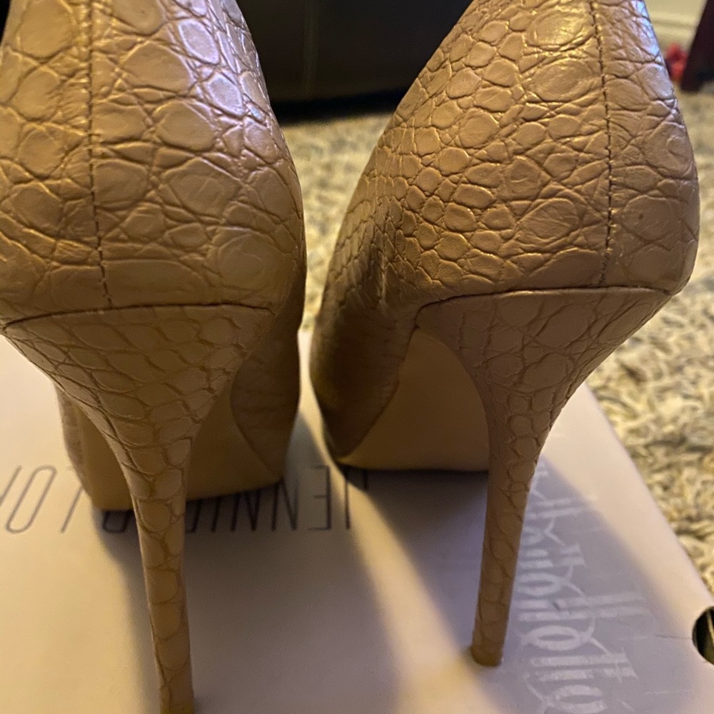 Heels - Picture 4 of 4